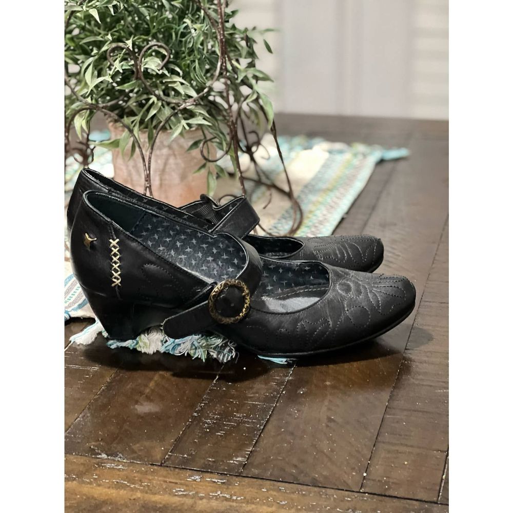 Pikolinos size 38 or 7.5 - 8 black shoes small heel Mary Janes